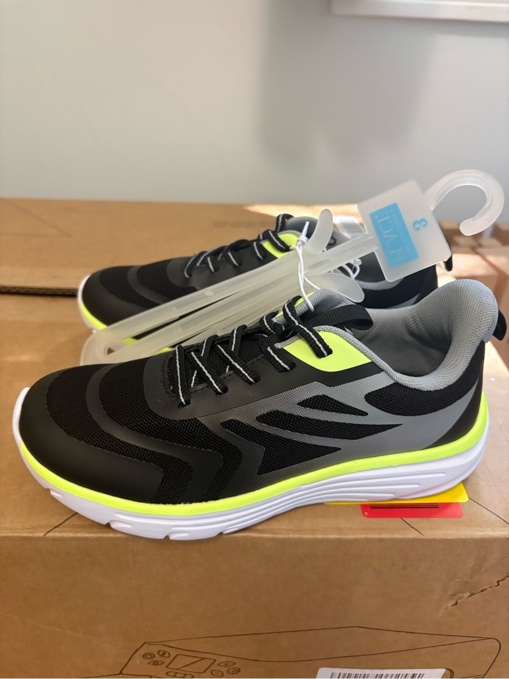 Place Men's Black & Neon Yellow Running Sneakers